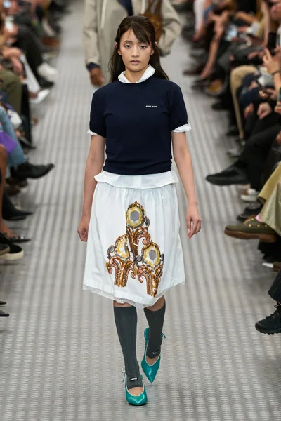 Look 9